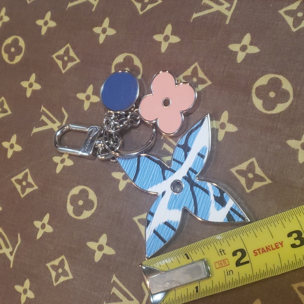 LV ACCESSORIES - Picture 8 of 12